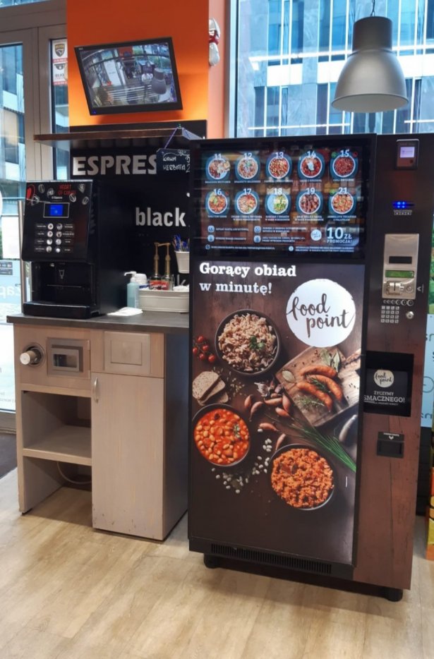 Automat gastronomiczny w Carrefour Express. Zdjęcie: materiały prasowe.