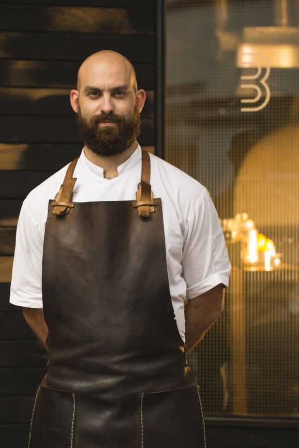 Dave Pynt, szef i właściciel restauracji Burnt Ends (1* Michelin, nr 10 na liście Asia’s 50 Best Restaurant). Zdjęcie: materiały prasowe.